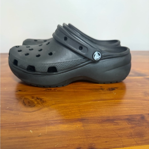Women’s classic platform croc - Picture 1 of 3